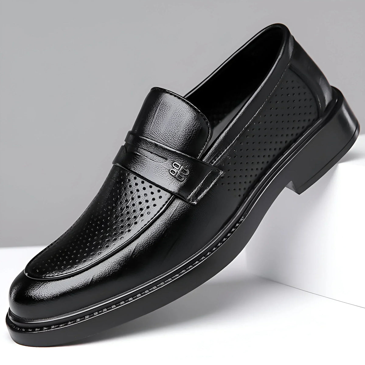 Biagio Mocasines Penny de Cuero Perforado